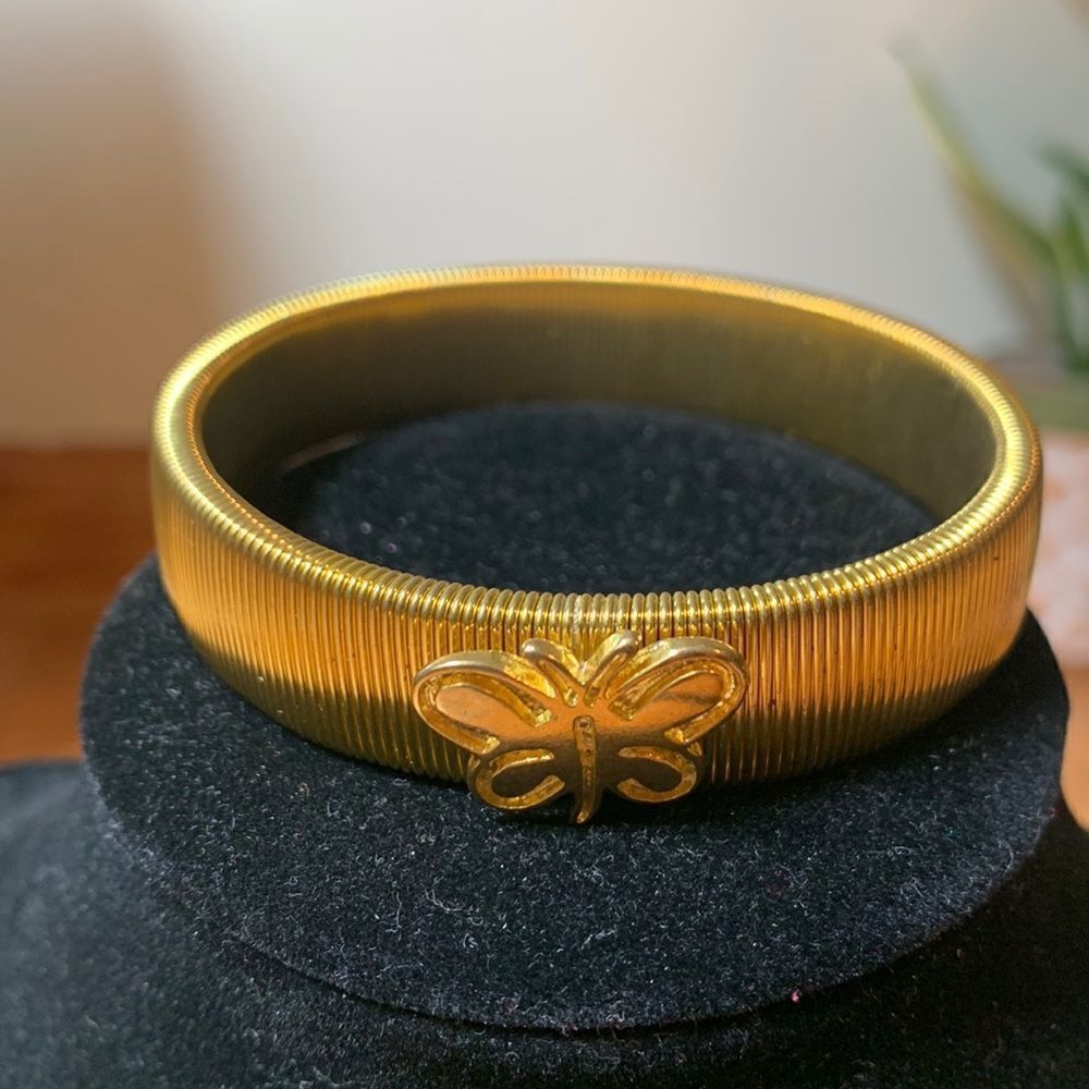 Vintage Gold tone Bracelet coil with butterfly detail - Picture 2 of 6